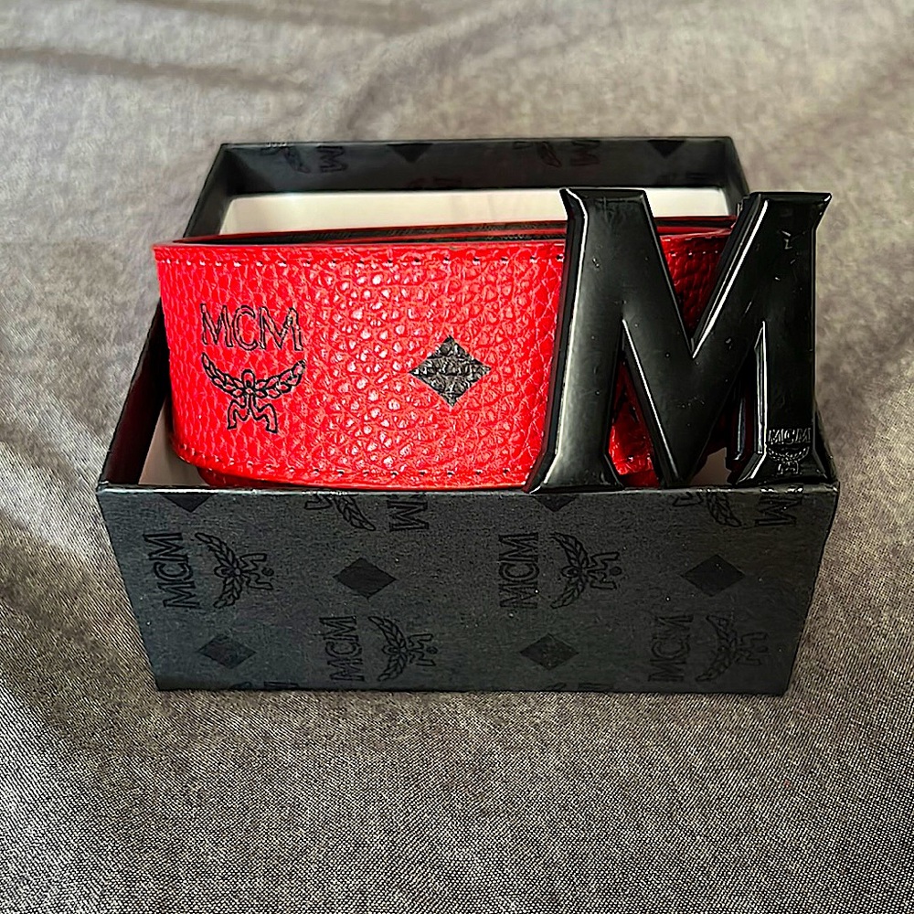 Red and Black MCM belt with dust bag ⚫️🔴